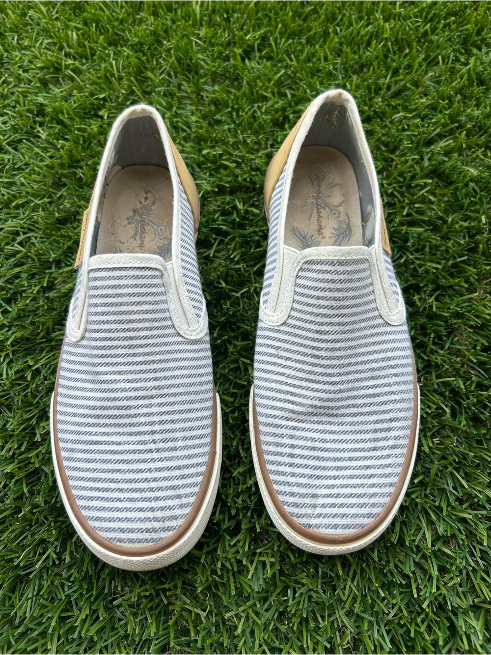 Women’s 7 Tommy Bahama Slip-On Canvas Sneakers in Blue Stripe